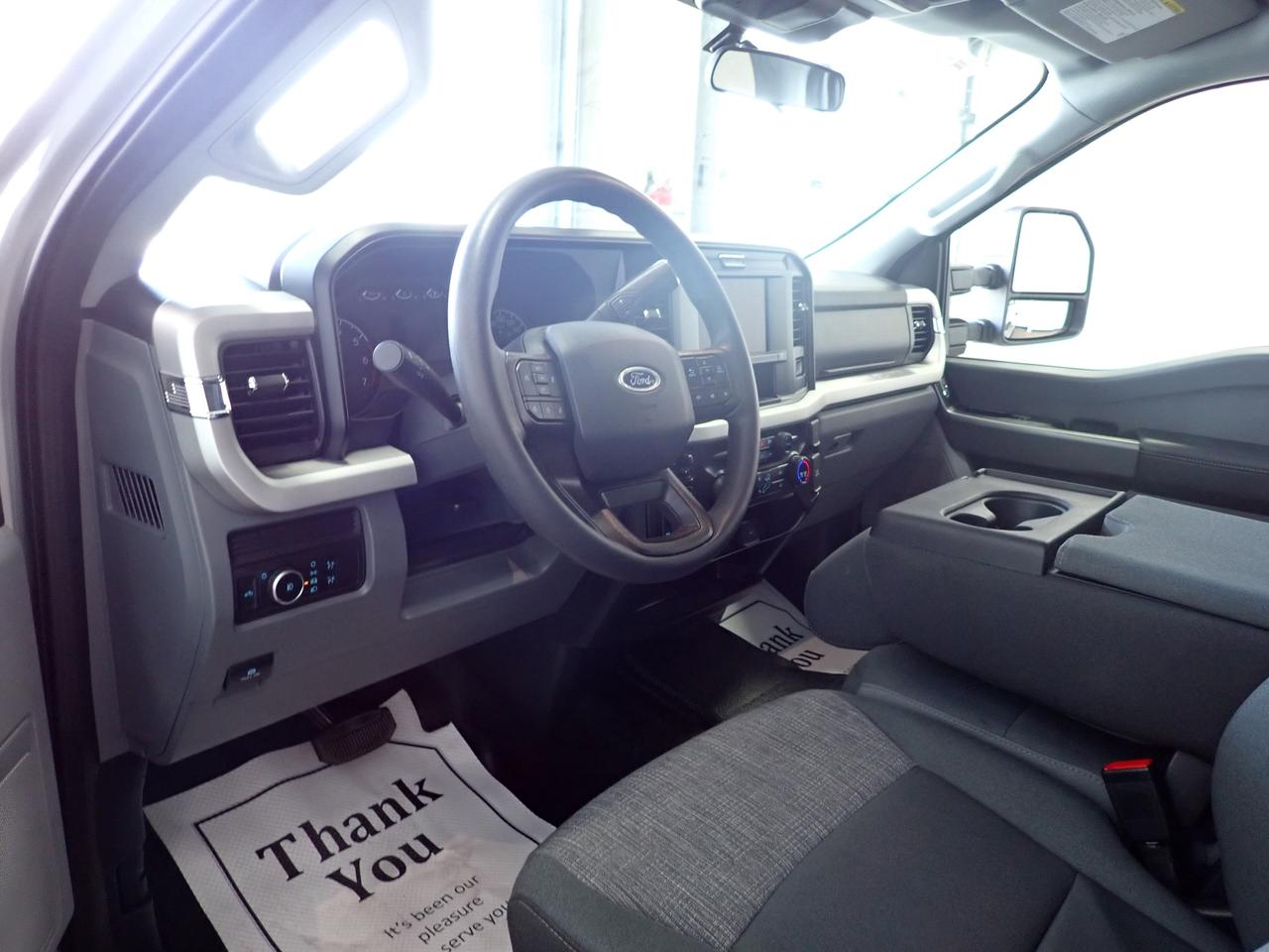 2025 Ford SUPER DUTY F-250 SRW XLT CREW CAB 4WD 8' BOX Photo
