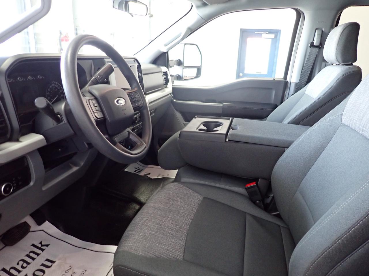 2025 Ford SUPER DUTY F-250 SRW XLT CREW CAB 4WD 8' BOX Photo