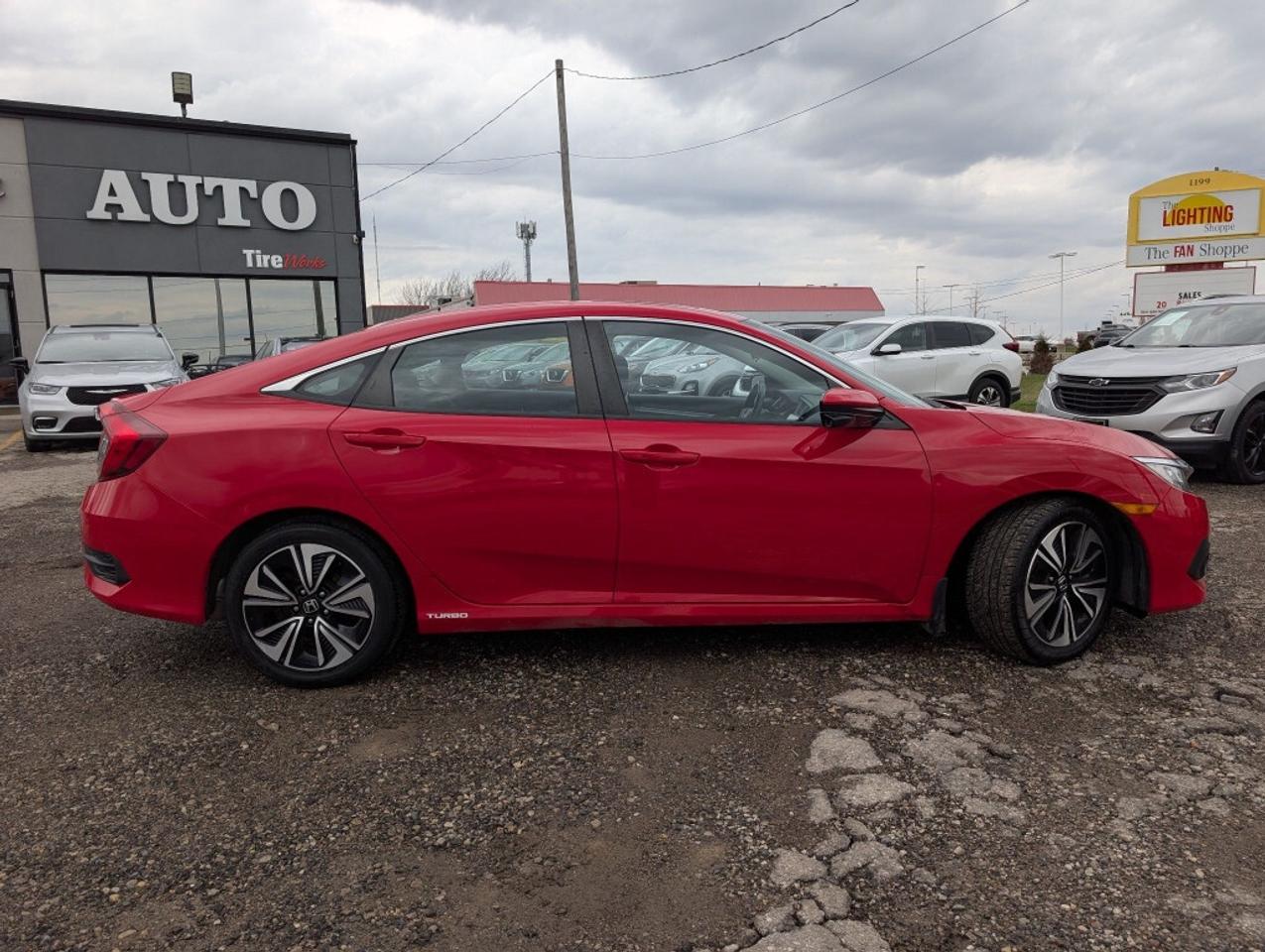 2018 Honda Civic EX-T   CAMERA   LANE ASSIST   HTD SEATS  CARPLAY Photo