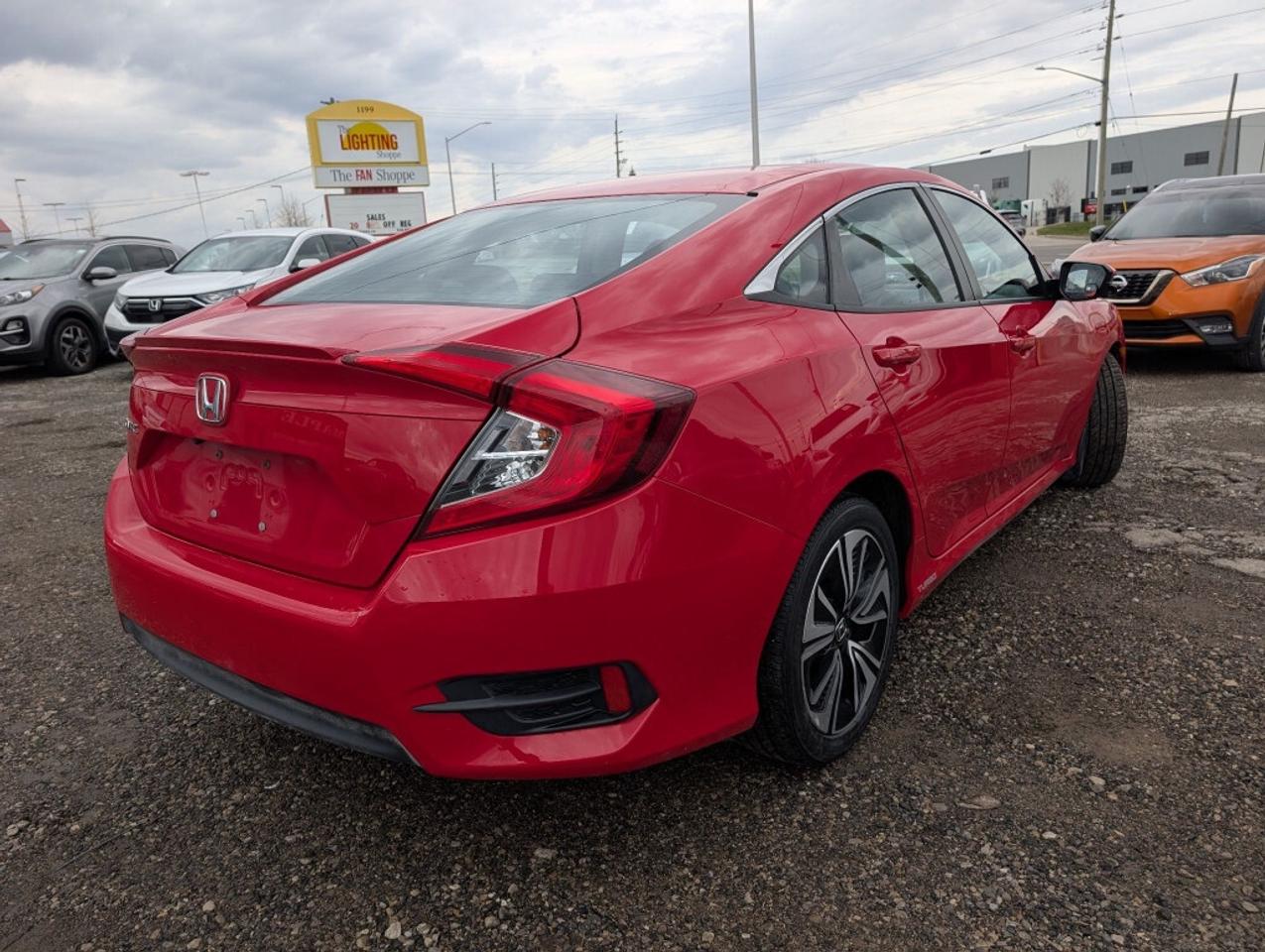 2018 Honda Civic EX-T   CAMERA   LANE ASSIST   HTD SEATS  CARPLAY Photo