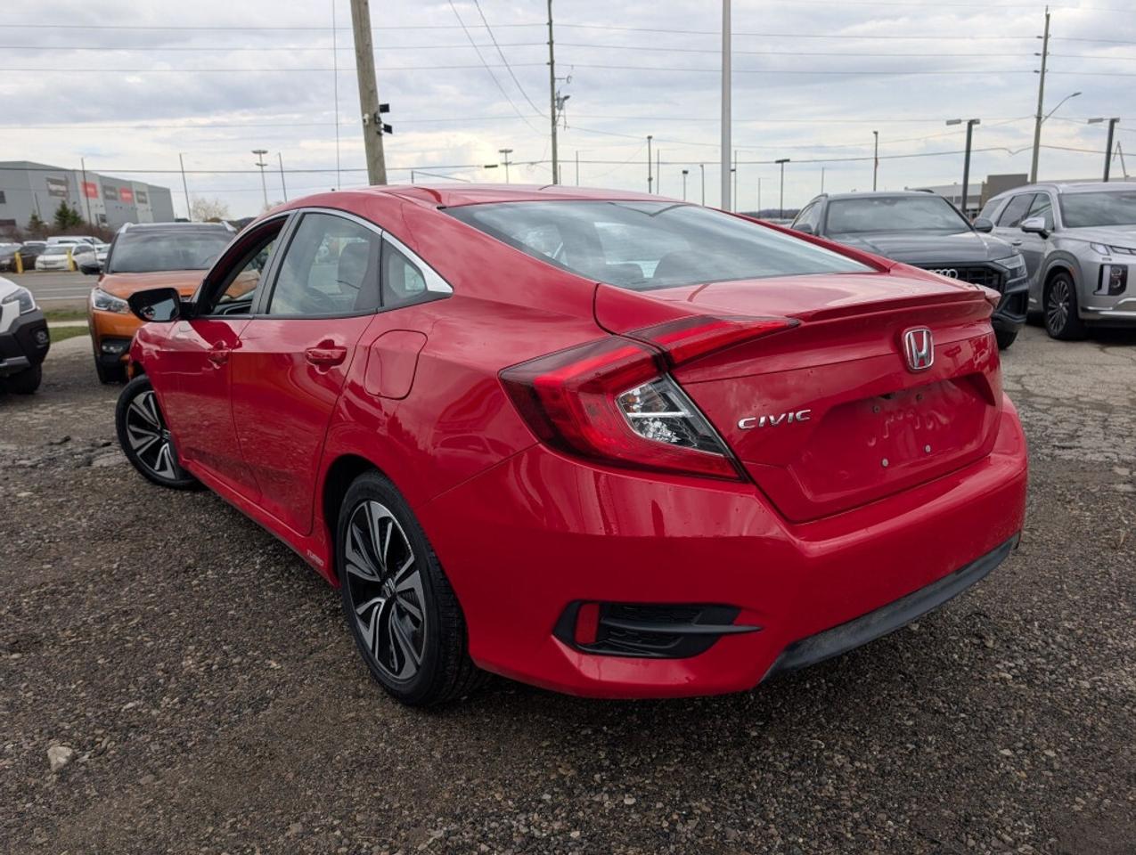 2018 Honda Civic EX-T   CAMERA   LANE ASSIST   HTD SEATS  CARPLAY Photo