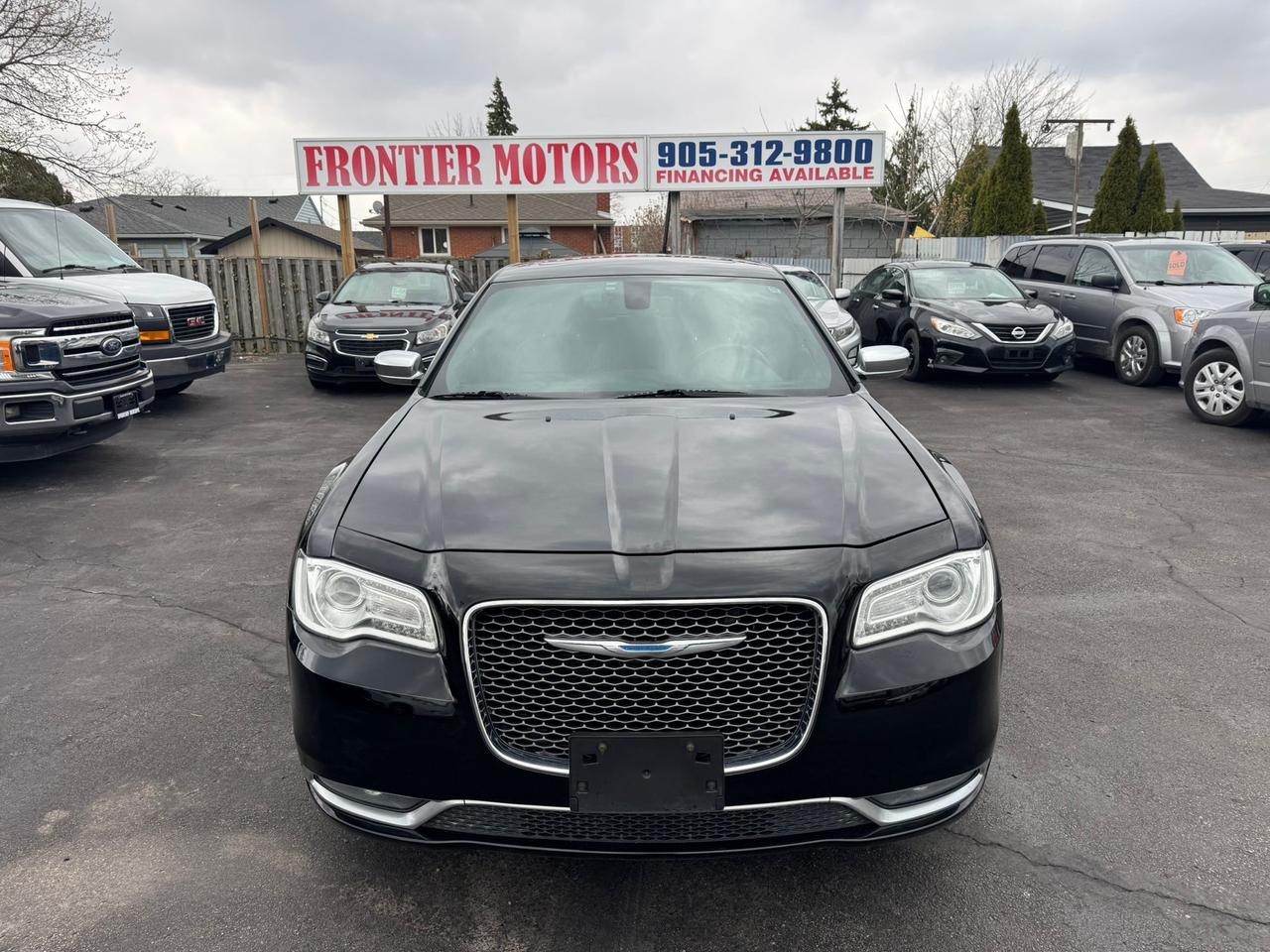 2017 Chrysler 300C Platinum Photo