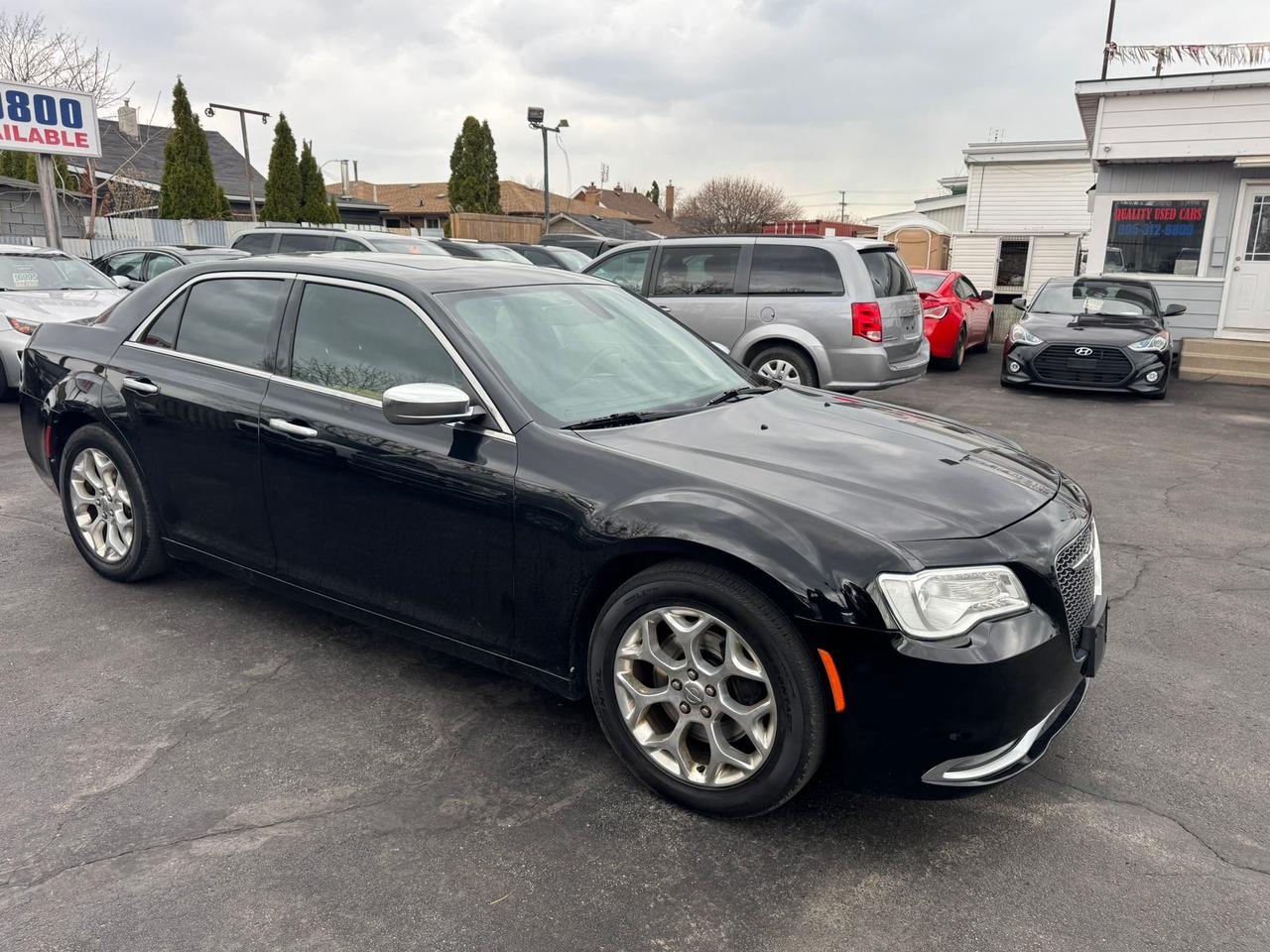 2017 Chrysler 300C Platinum Photo