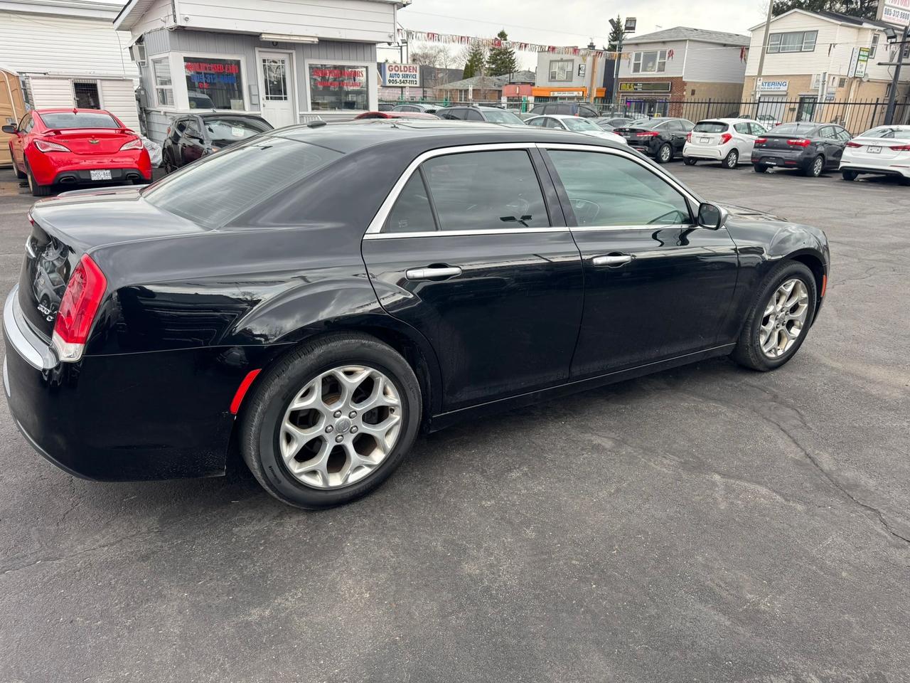 2017 Chrysler 300C Platinum Photo3