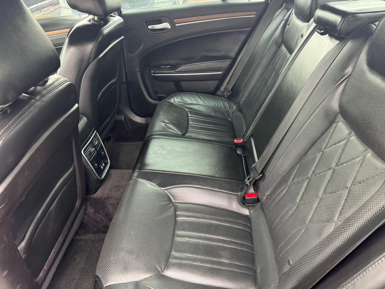2017 Chrysler 300C Platinum Photo