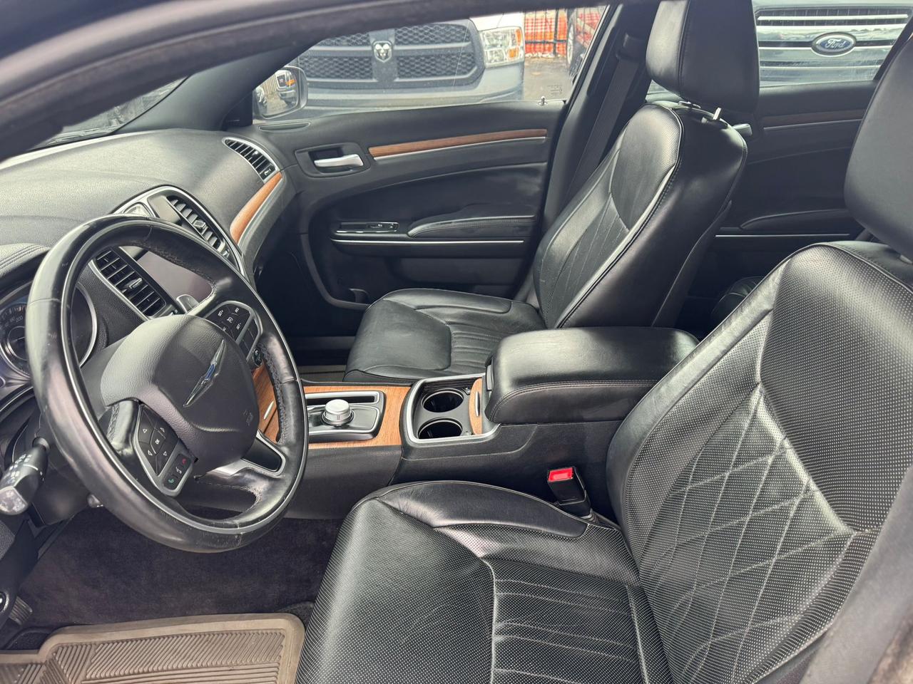2017 Chrysler 300C Platinum Photo
