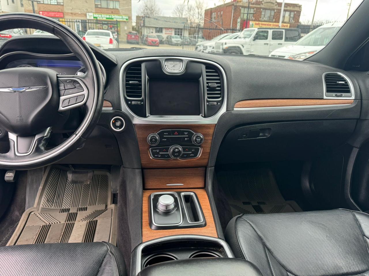 2017 Chrysler 300C Platinum Photo