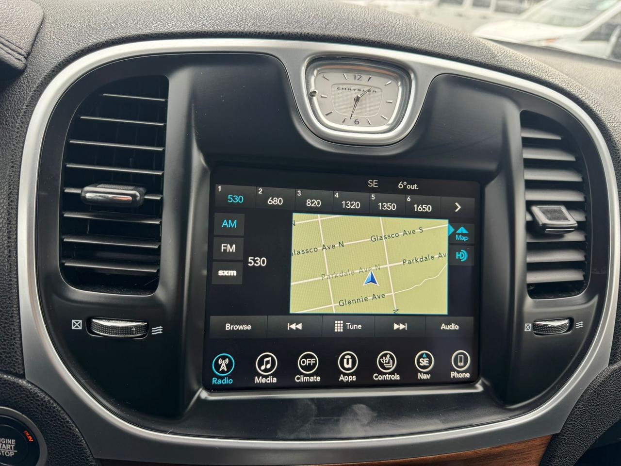 2017 Chrysler 300C Platinum Photo