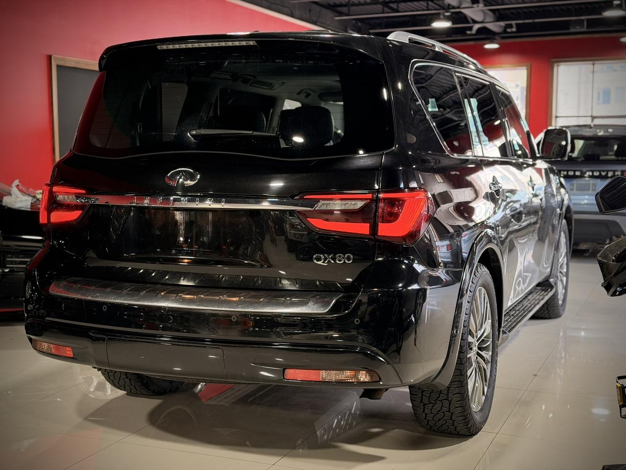2018 Infiniti QX80 8-Passenger Photo