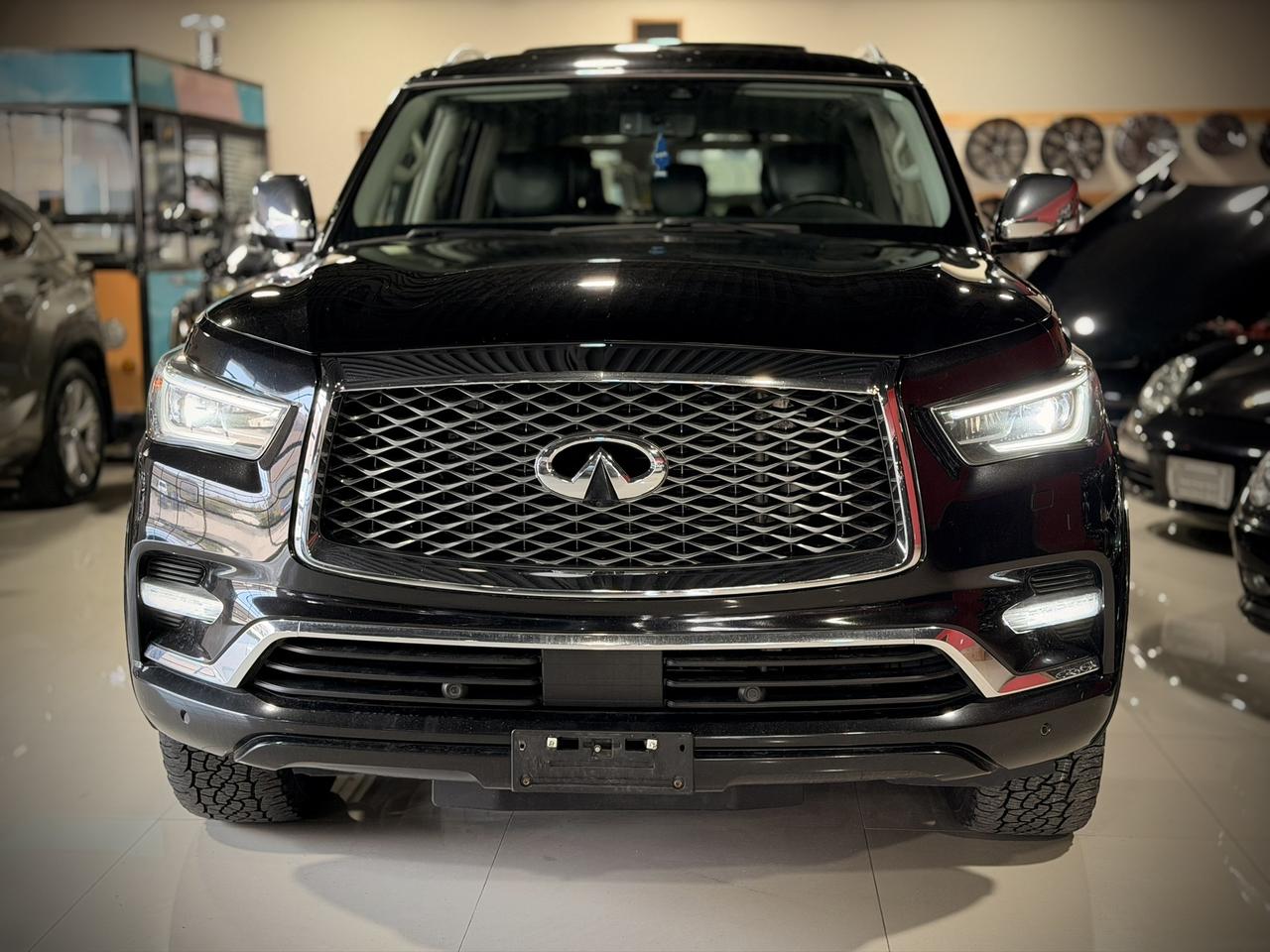 2018 Infiniti QX80 8-Passenger Photo