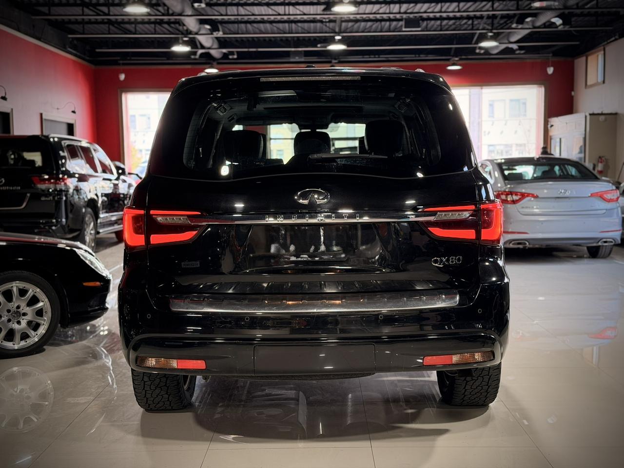 2018 Infiniti QX80 8-Passenger Photo