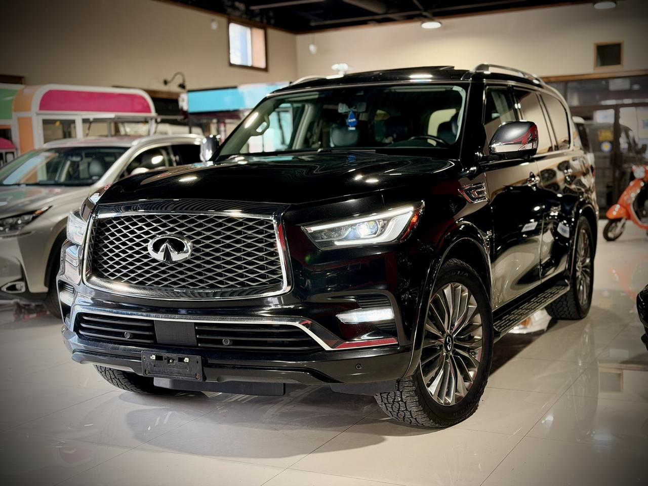 2018 Infiniti QX80 8-Passenger Photo0