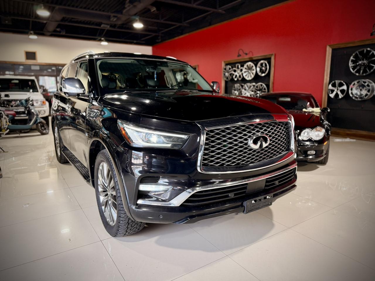 2018 Infiniti QX80 8-Passenger Photo