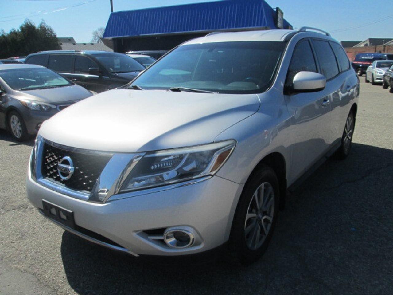 2016 Nissan Pathfinder 4WD 4dr SV, Back Up Camera, Heated Seats Photo
