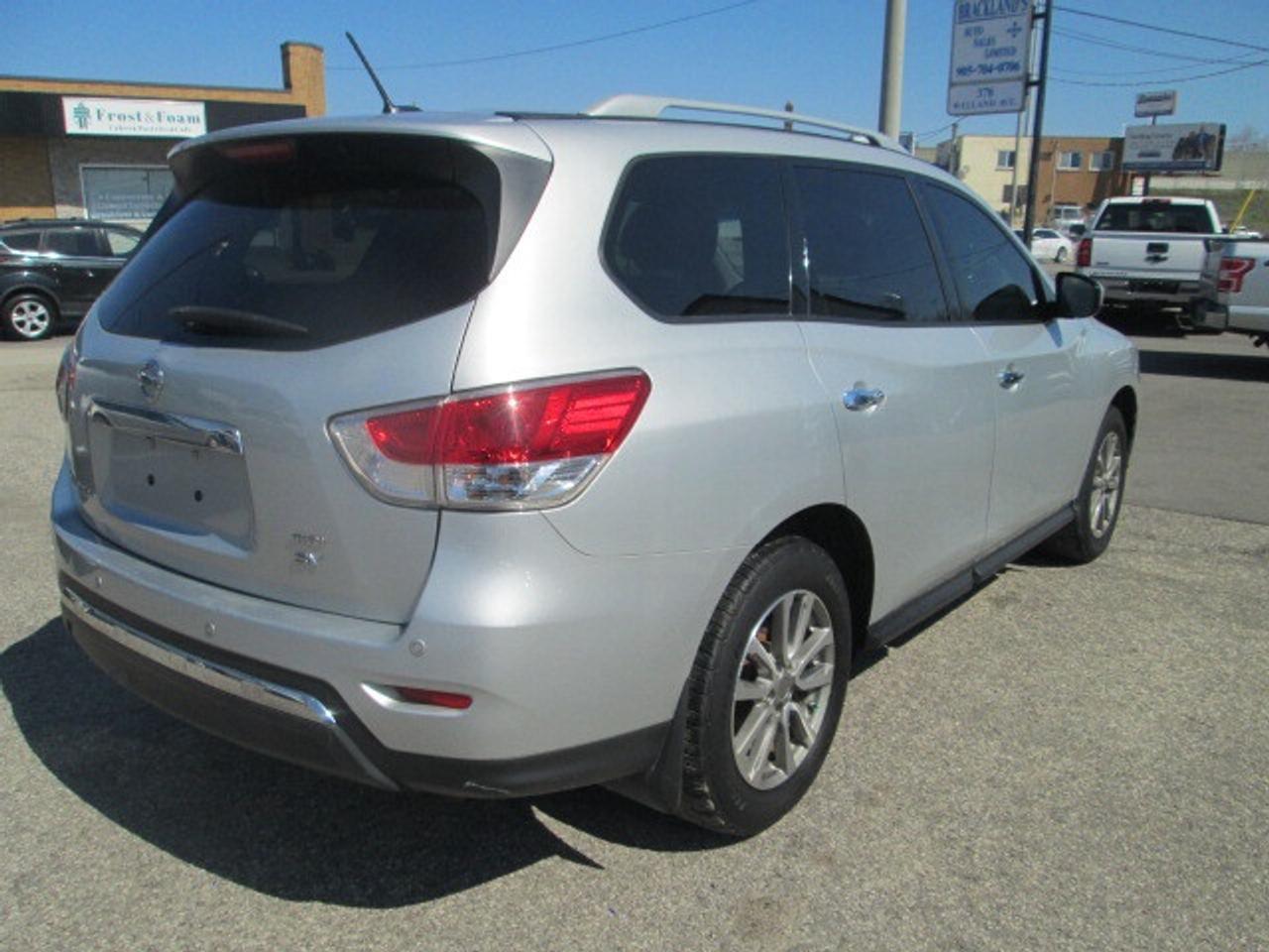 2016 Nissan Pathfinder 4WD 4dr SV, Back Up Camera, Heated Seats Photo2
