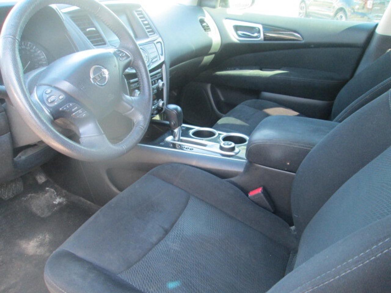 2016 Nissan Pathfinder 4WD 4dr SV, Back Up Camera, Heated Seats Photo