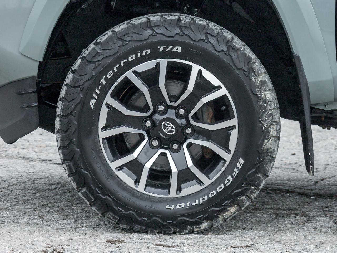 2023 Toyota Tacoma 4x4 Double Cab TRD SPORT PREMIUM LIKE NEW TRADE IN Photo3