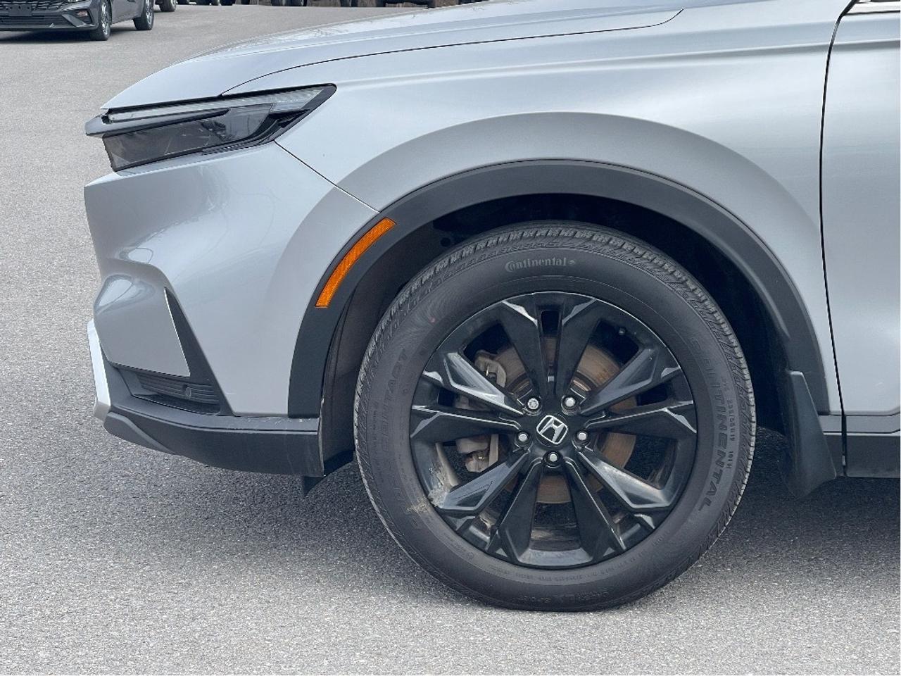 2023 Honda CR-V Hybrid Touring AWD Photo3