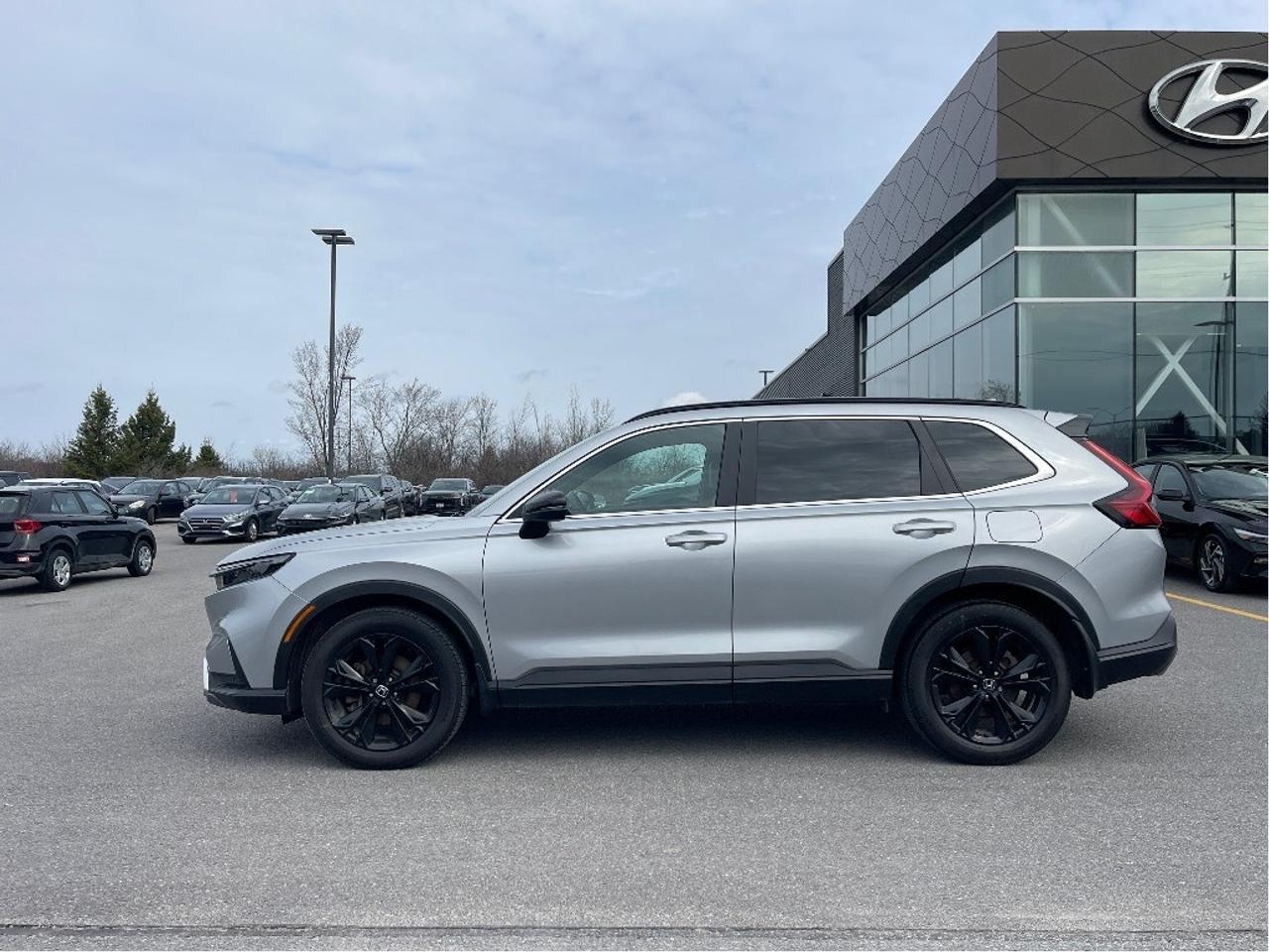 2023 Honda CR-V Hybrid Touring AWD Photo4