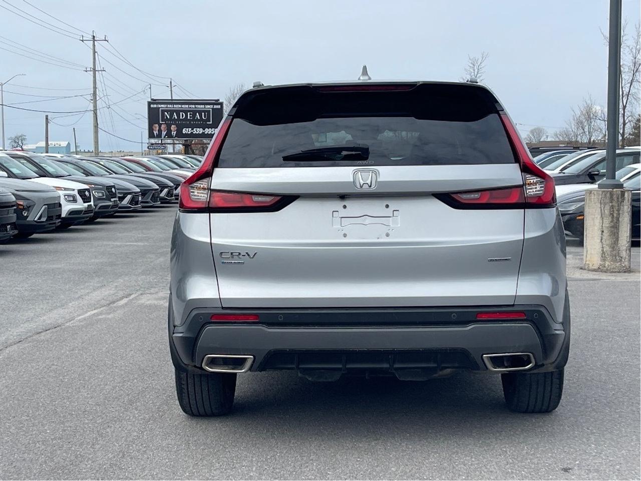 2023 Honda CR-V Hybrid Touring AWD Photo