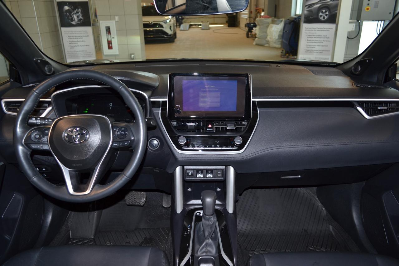 2025 Toyota Corolla Cross XSE Photo2