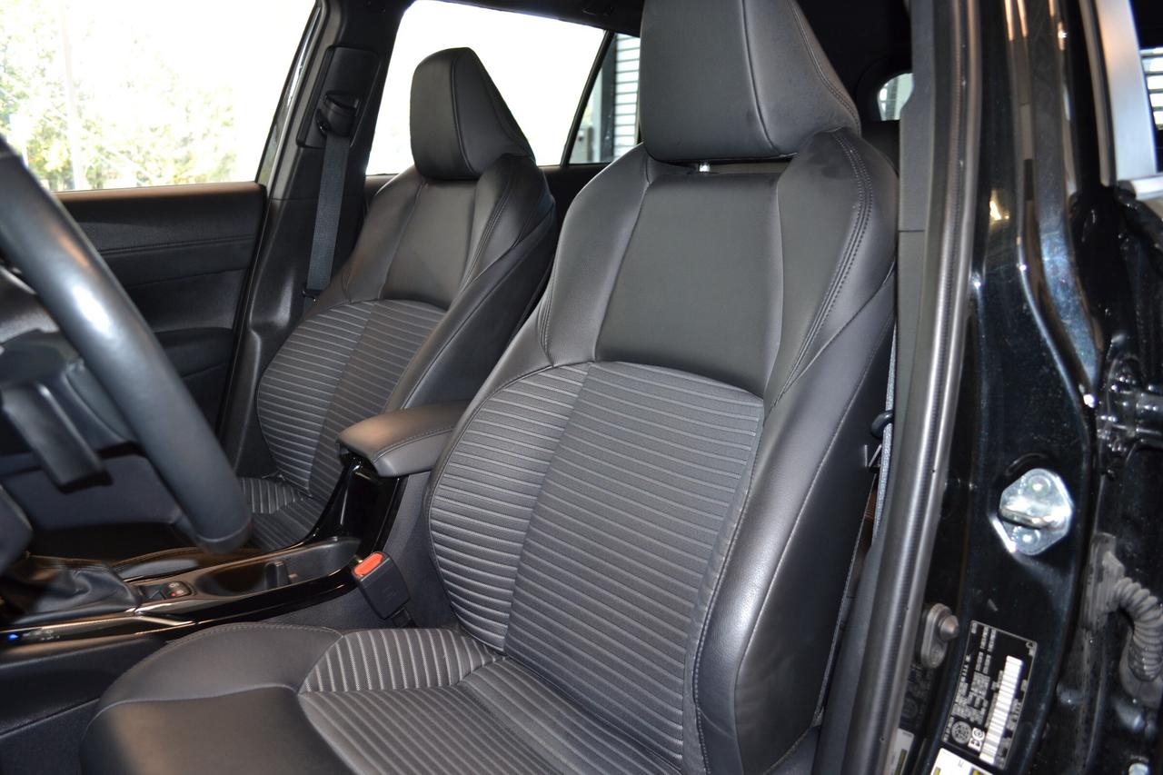 2025 Toyota Corolla Cross XSE Photo