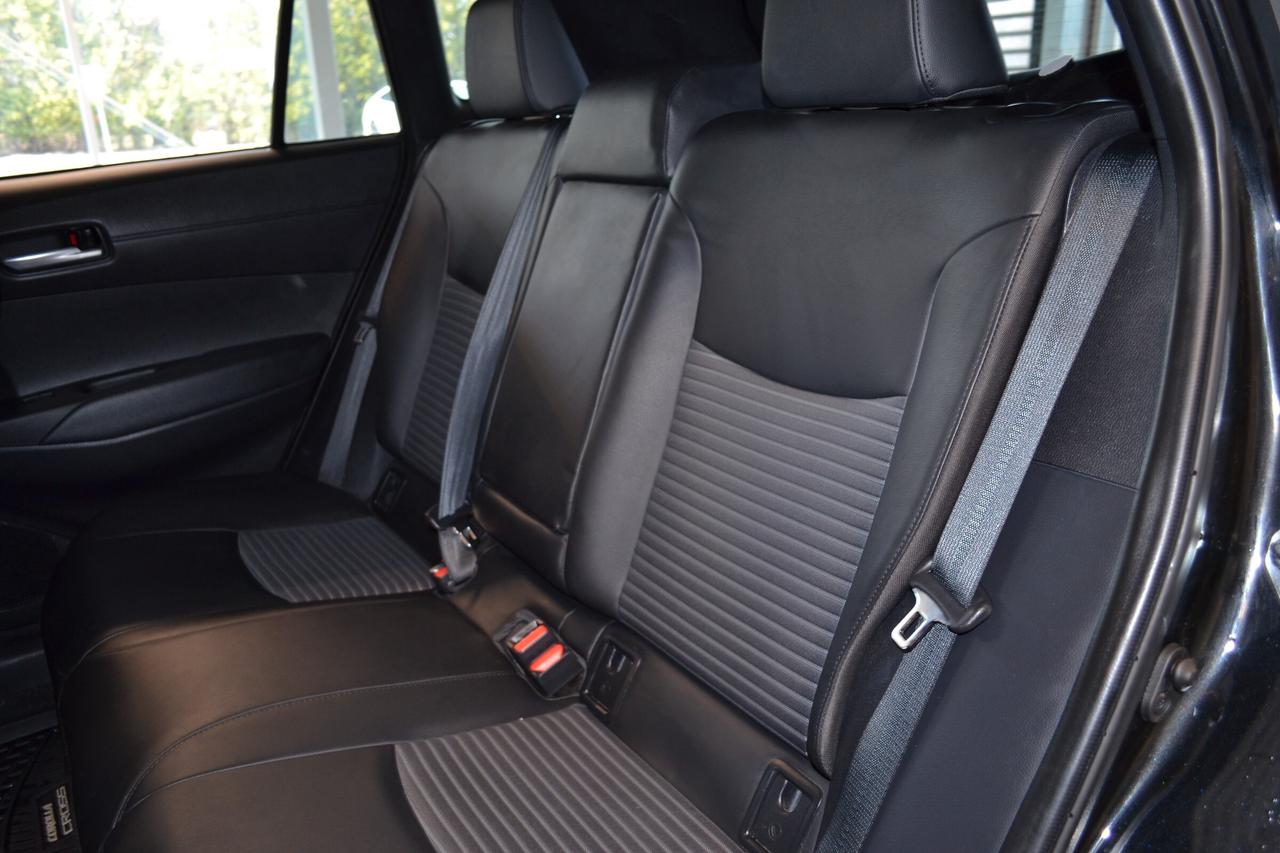 2025 Toyota Corolla Cross XSE Photo