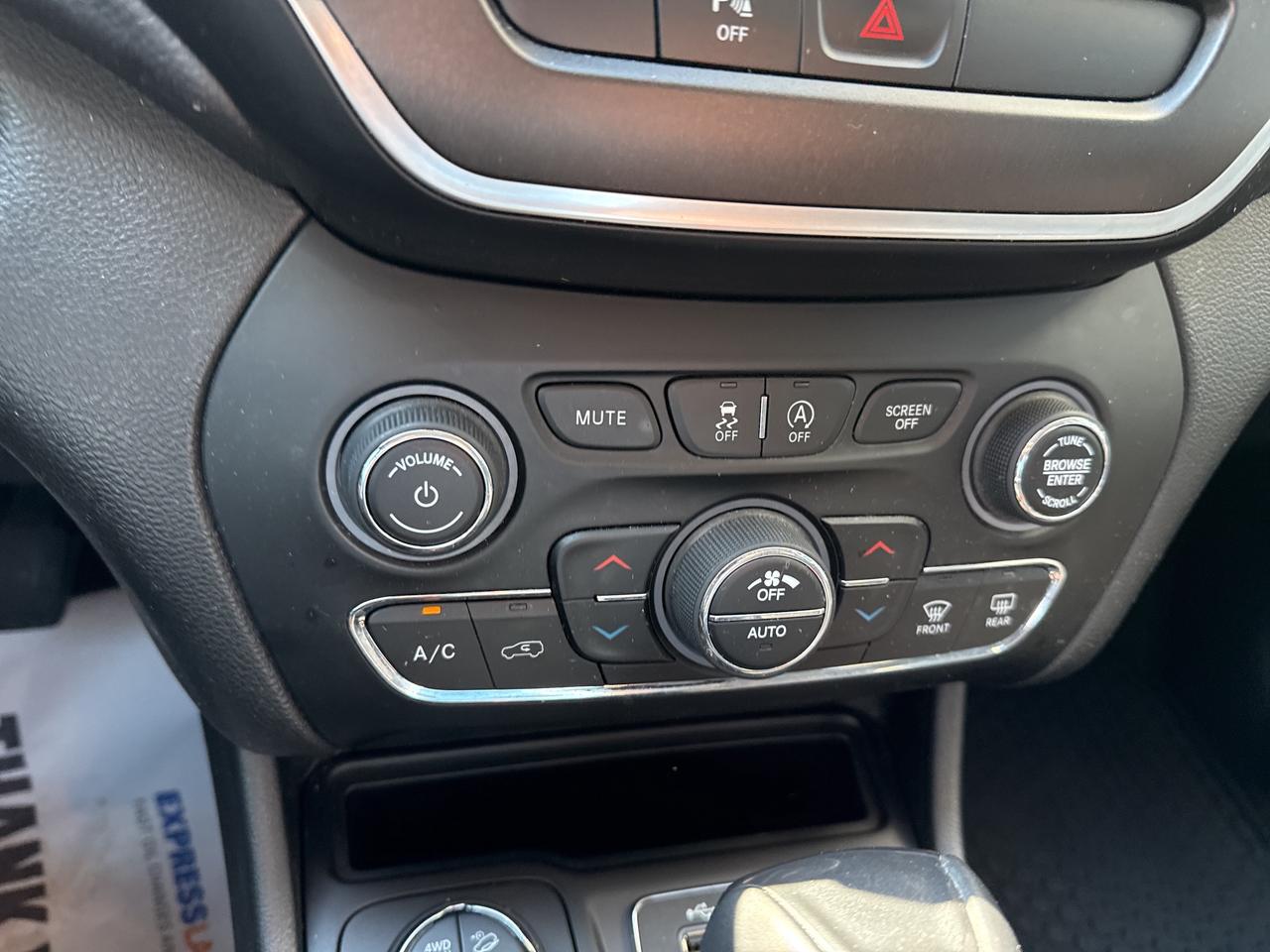 2019 Jeep Cherokee Trailhawk Photo