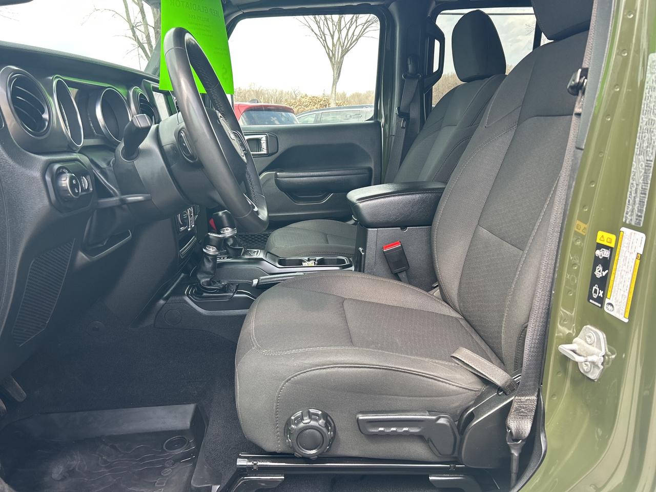 2023 Jeep Gladiator Willys 4x4 Photo