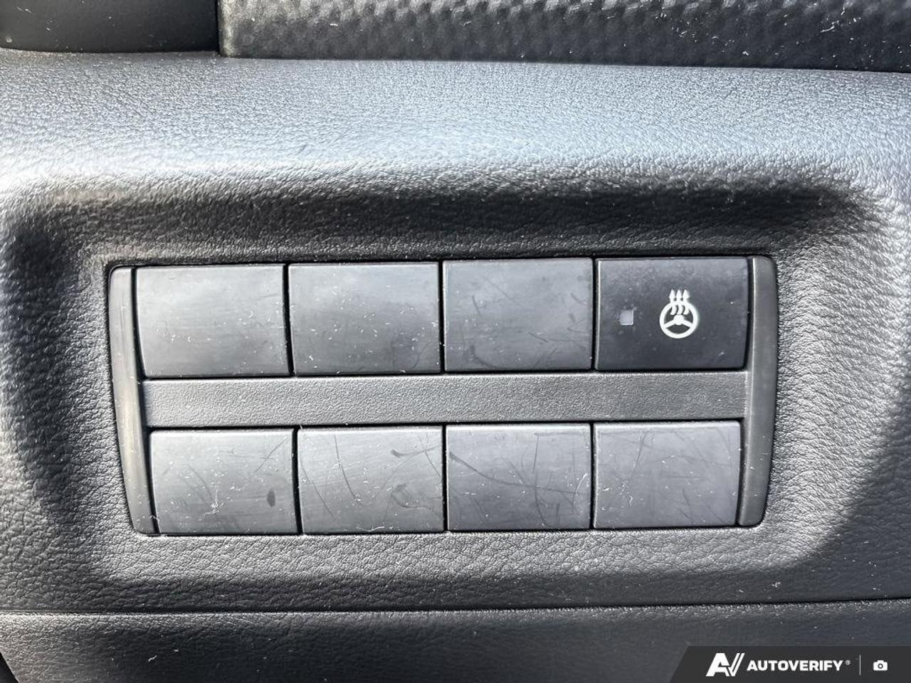 2022 Nissan Kicks SV   Apple Car Play   Android Auto   Heated Seats Photo