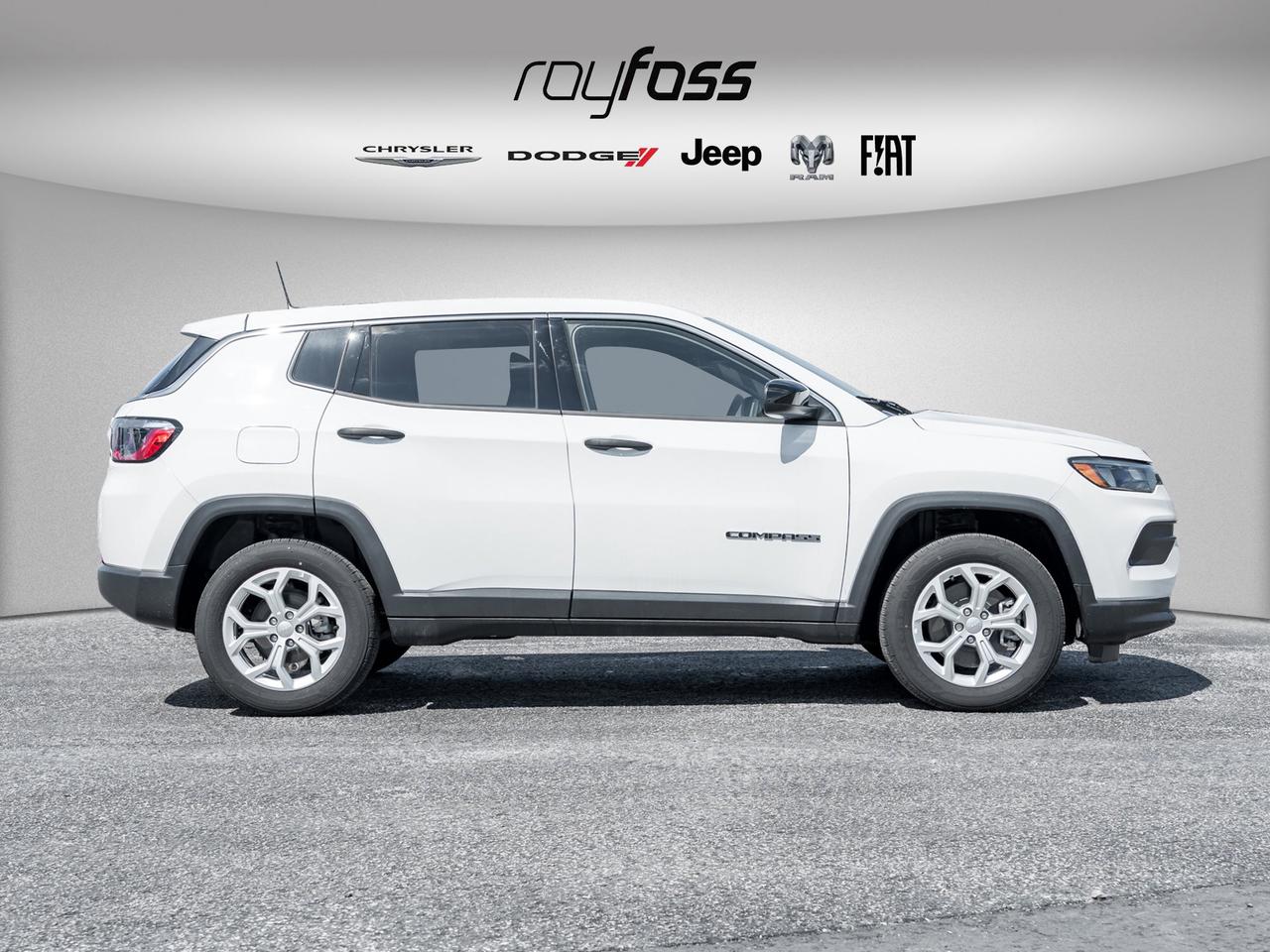 2024 Jeep Compass Sport   Clean Carfax   Low KMs   Keyless Entry Photo