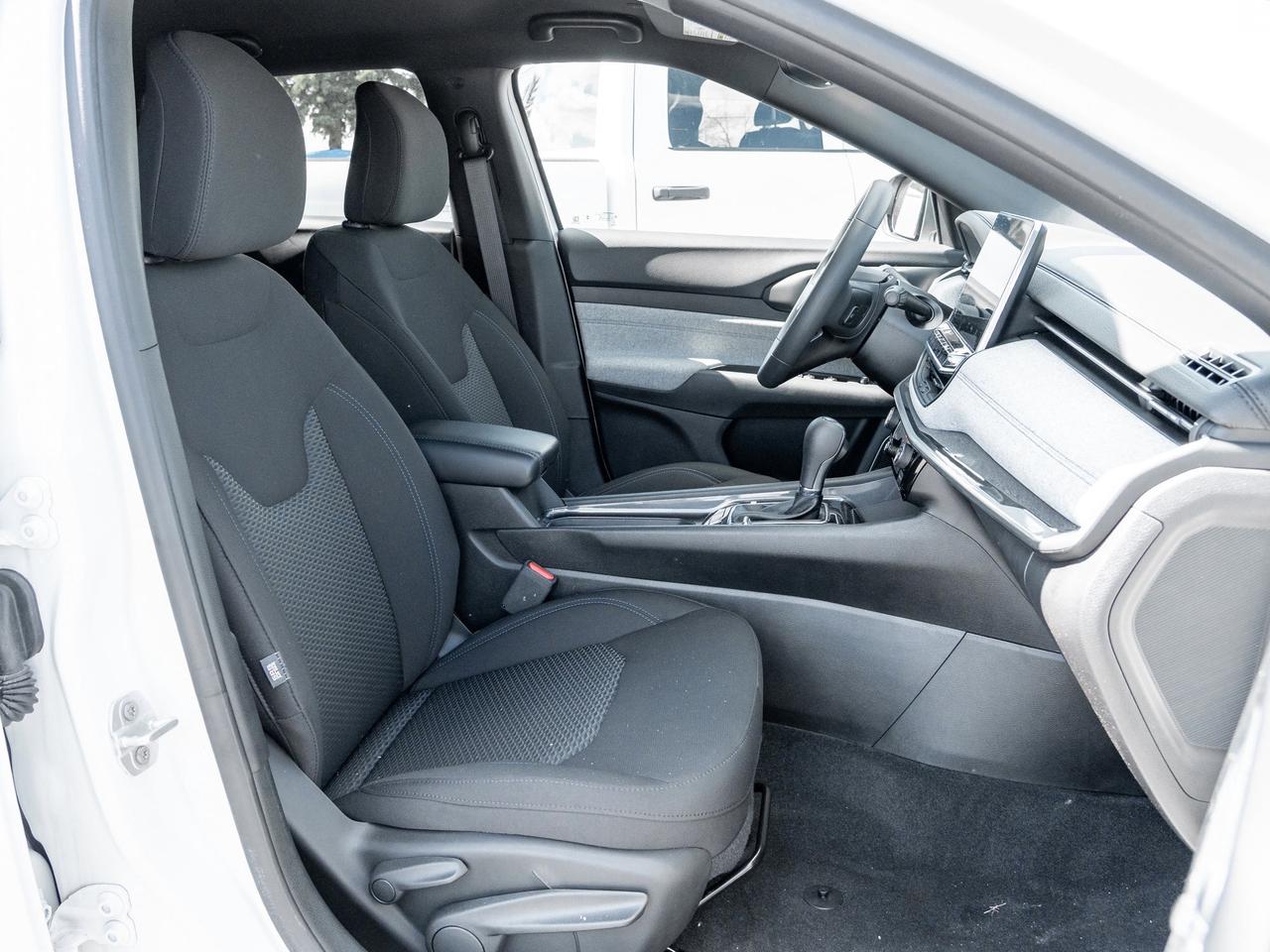 2024 Jeep Compass Sport   Clean Carfax   Low KMs   Keyless Entry Photo