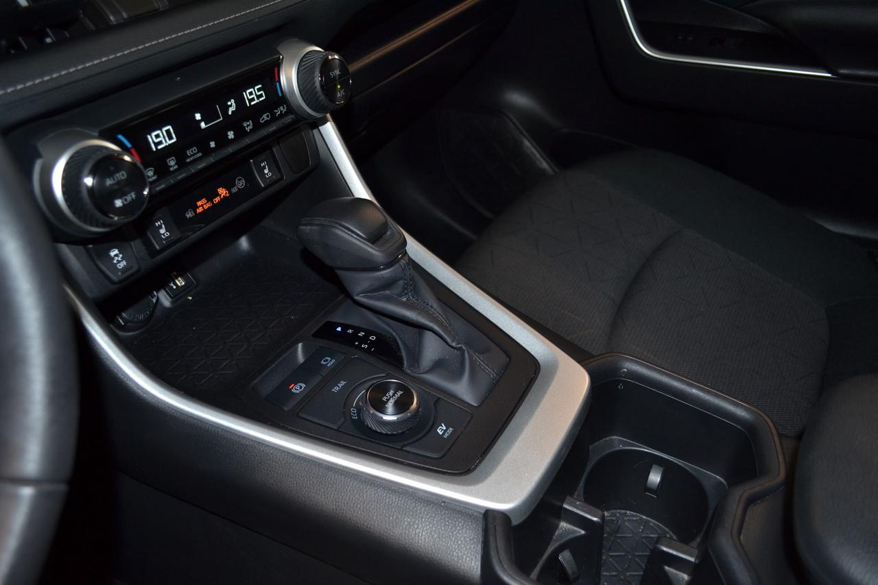 2024 Toyota RAV4 Hybrid XLE Photo