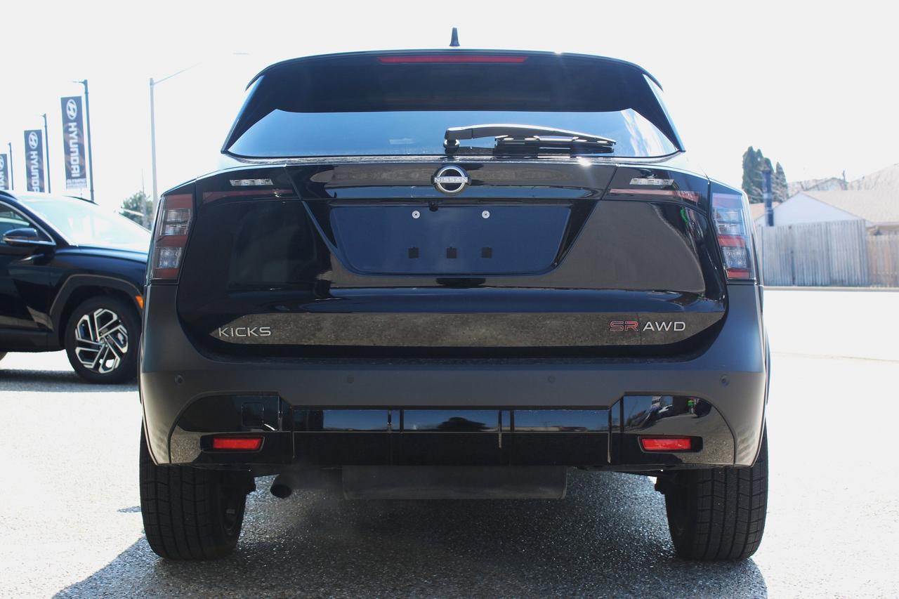 2025 Nissan Kicks SR PREMIUM, 1-owner, Upgraded wheel package Photo