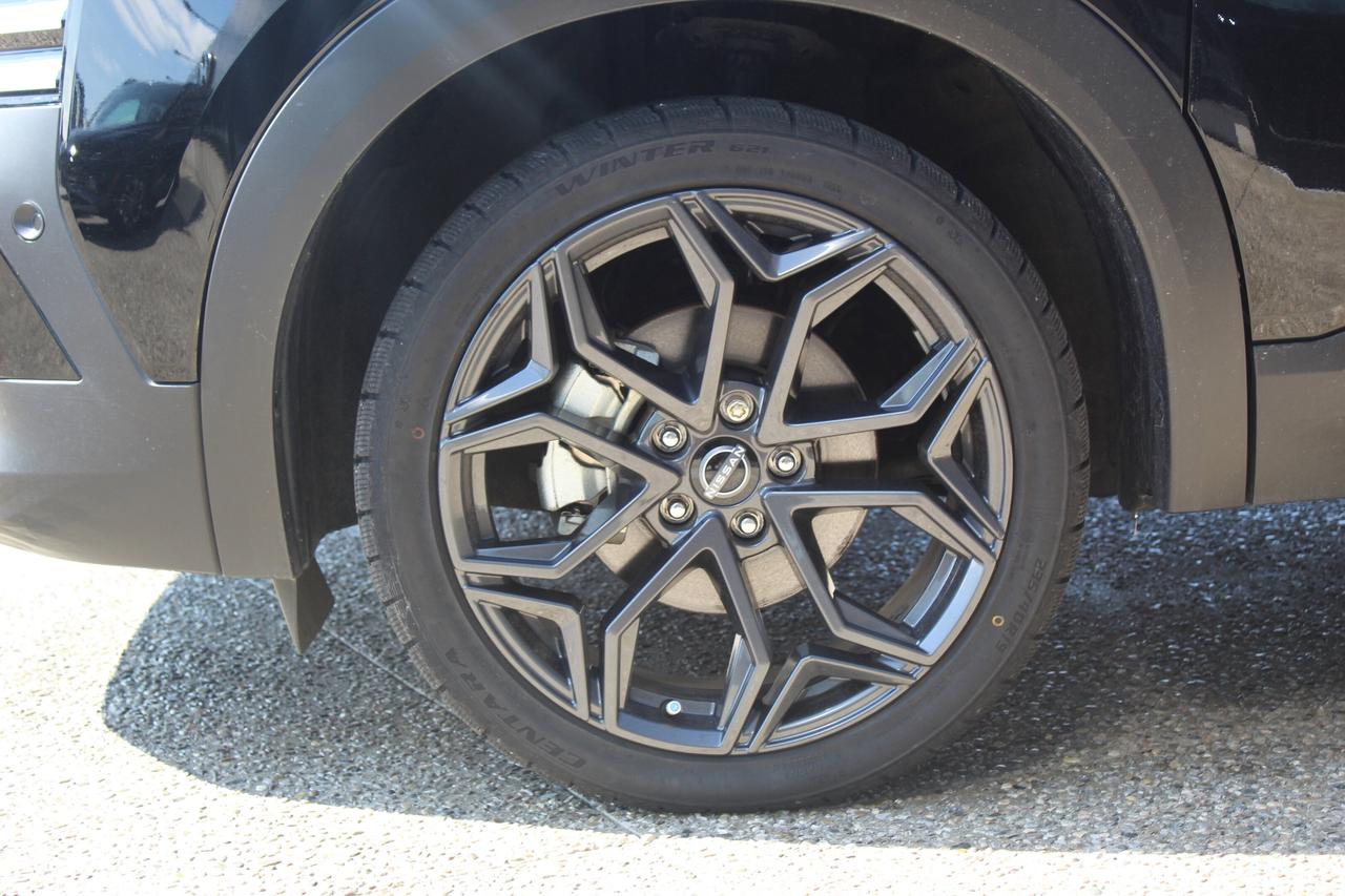 2025 Nissan Kicks SR PREMIUM, 1-owner, Upgraded wheel package Photo