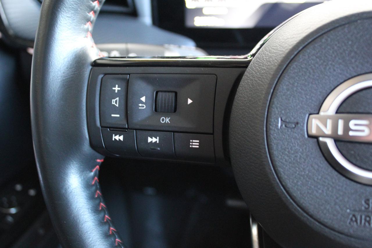 2025 Nissan Kicks SR PREMIUM, 1-owner, Upgraded wheel package Photo