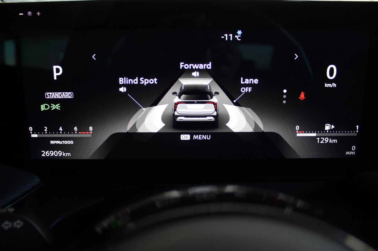 2025 Nissan Kicks SR PREMIUM, 1-owner, Upgraded wheel package Photo