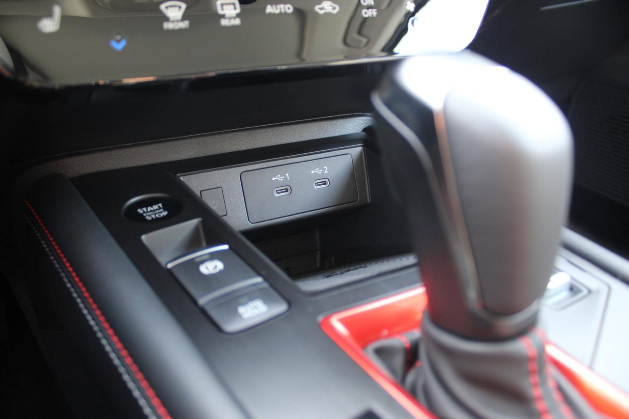 2025 Nissan Kicks SR PREMIUM, 1-owner, Upgraded wheel package Photo