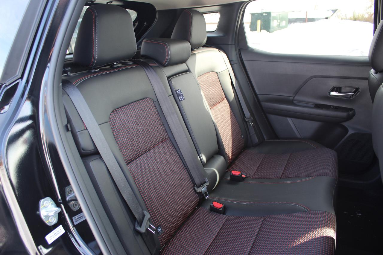 2025 Nissan Kicks SR PREMIUM, 1-owner, Upgraded wheel package Photo