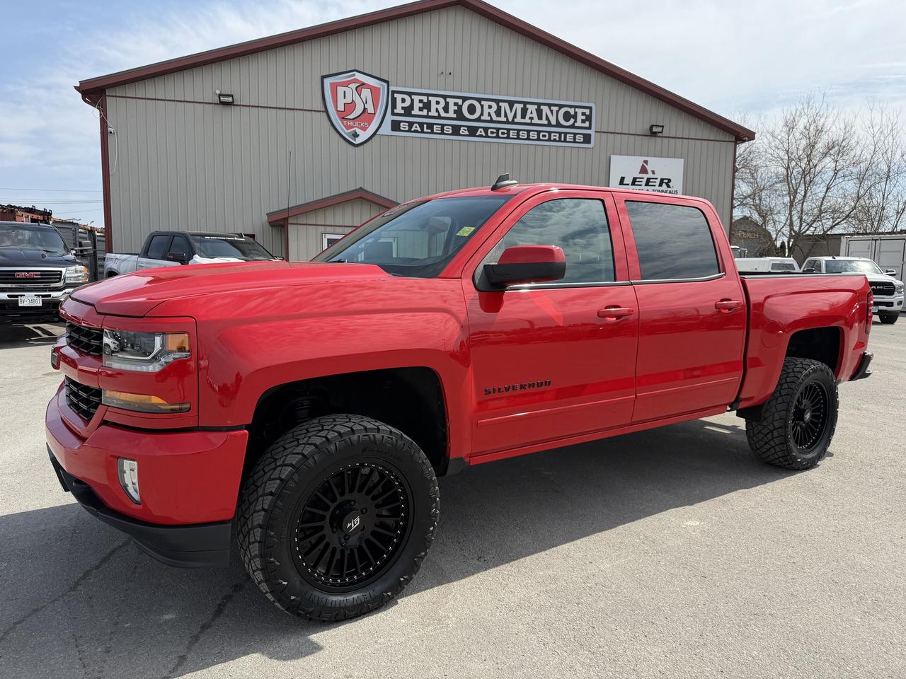 2018 Chevrolet Silverado 1500 4WD Crew Cab 143.5  LT w-1LT Photo2
