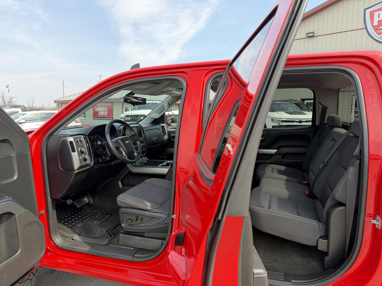 2018 Chevrolet Silverado 1500 4WD Crew Cab 143.5  LT w-1LT Photo