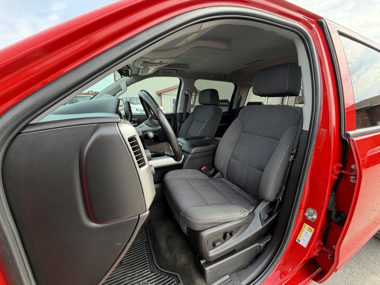 2018 Chevrolet Silverado 1500 4WD Crew Cab 143.5  LT w-1LT Photo