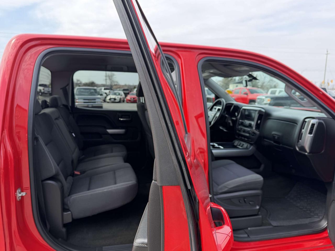 2018 Chevrolet Silverado 1500 4WD Crew Cab 143.5  LT Photo