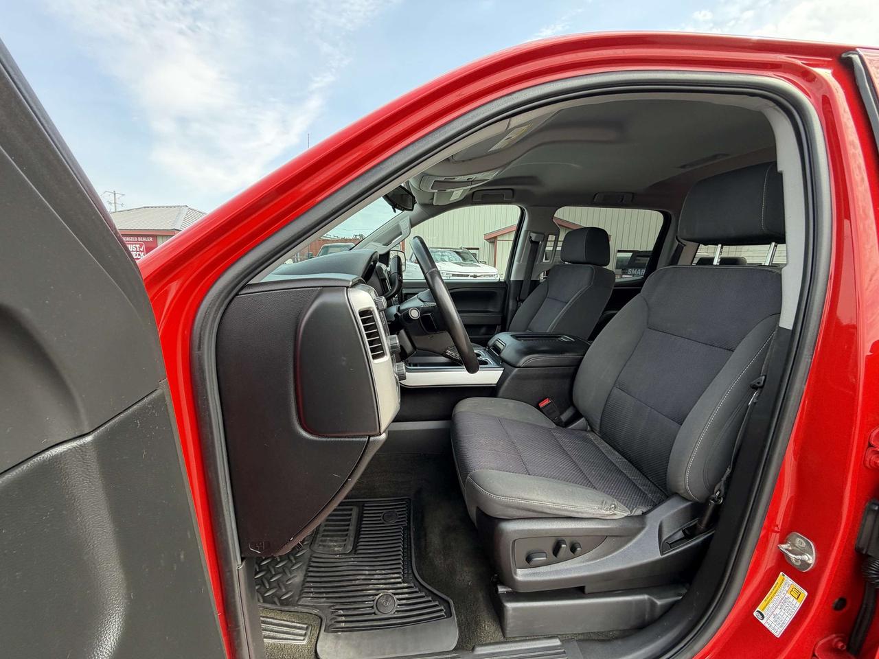 2018 Chevrolet Silverado 1500 4WD Crew Cab 143.5  LT Photo