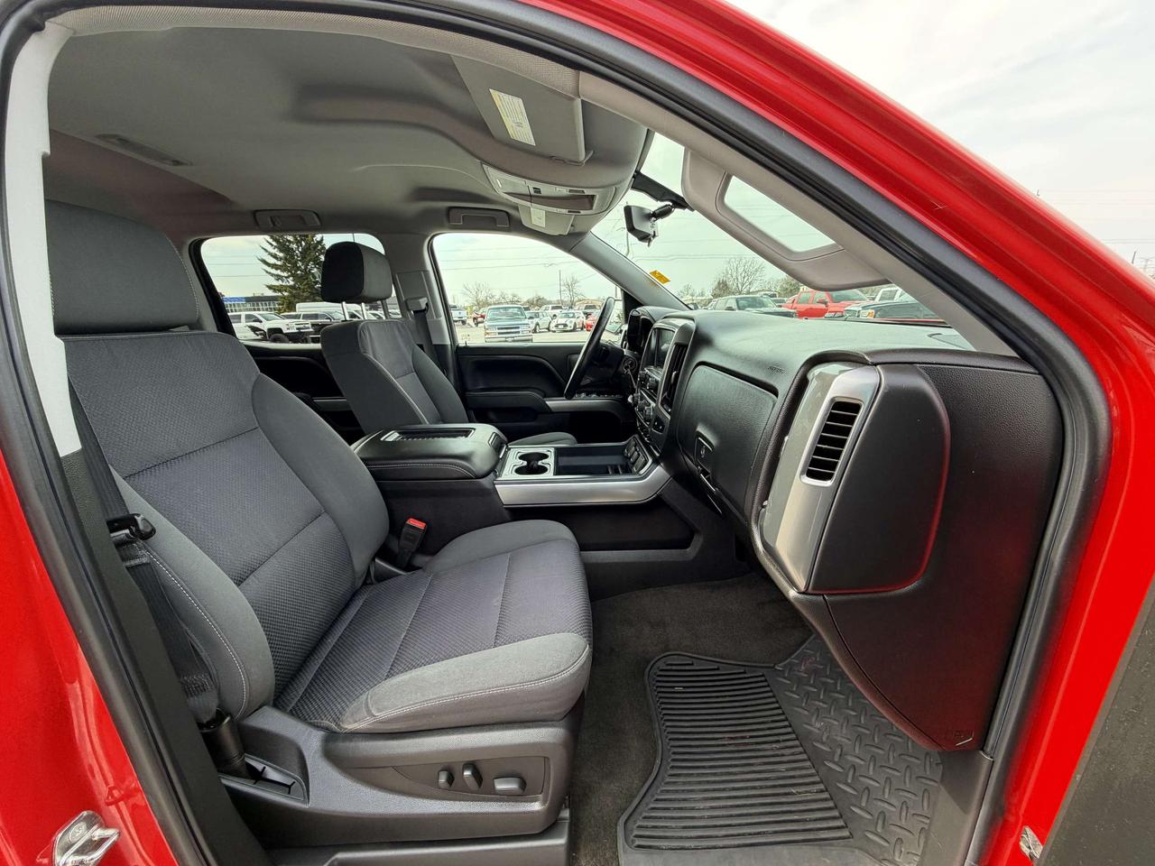 2018 Chevrolet Silverado 1500 4WD Crew Cab 143.5  LT Photo