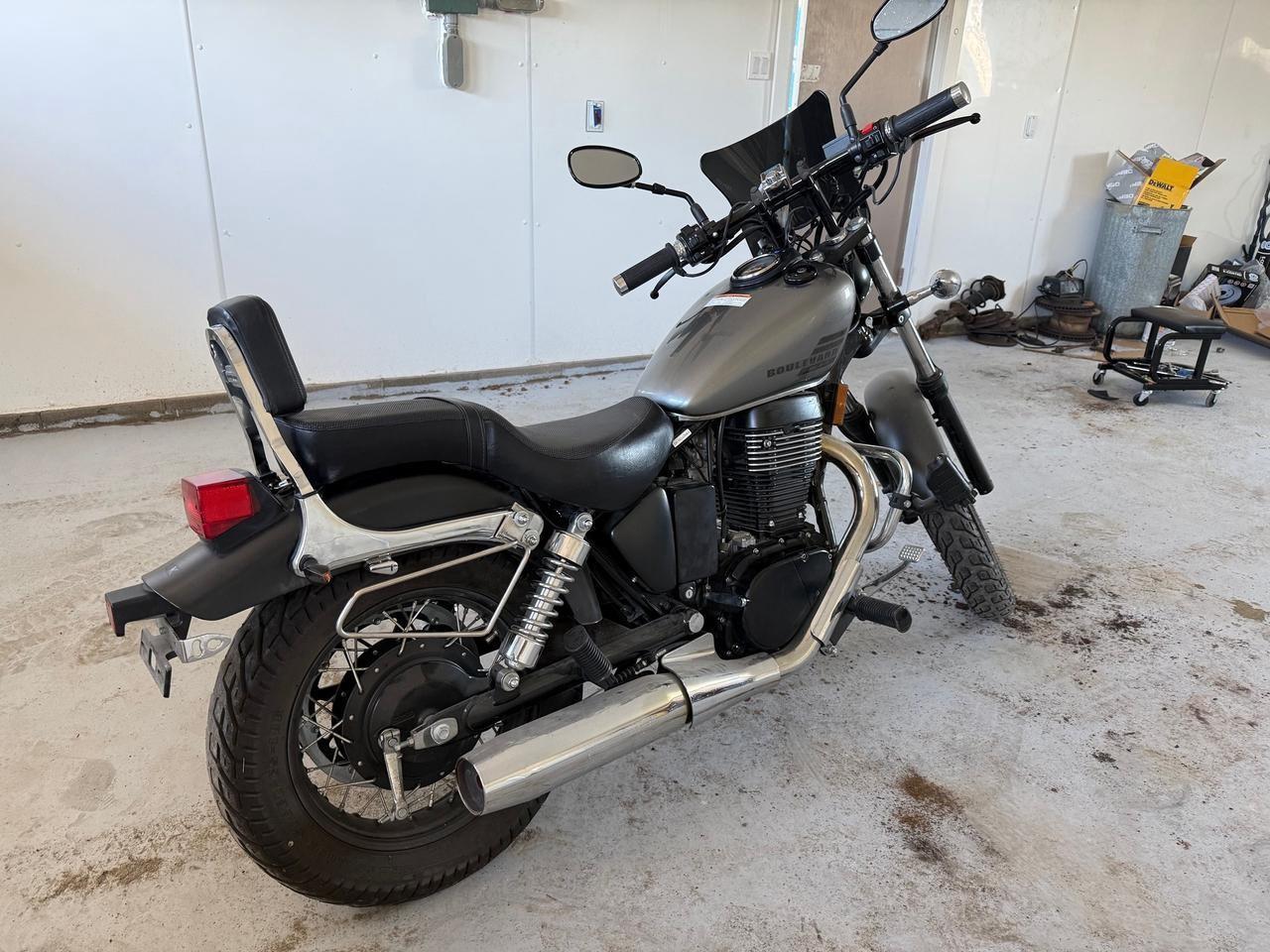 2019 Suzuki Boulevard S40  Photo2