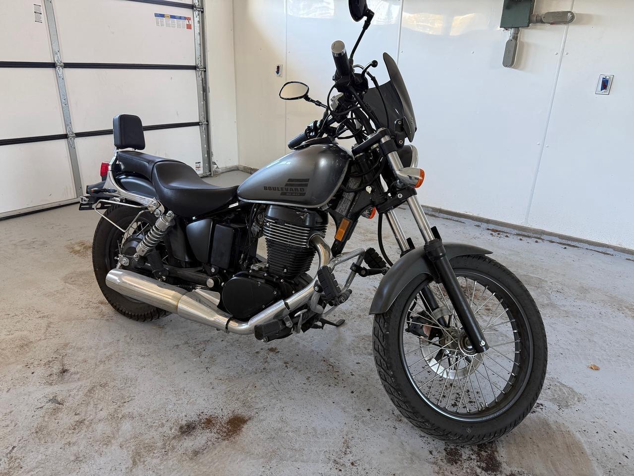 2019 Suzuki Boulevard S40  Photo