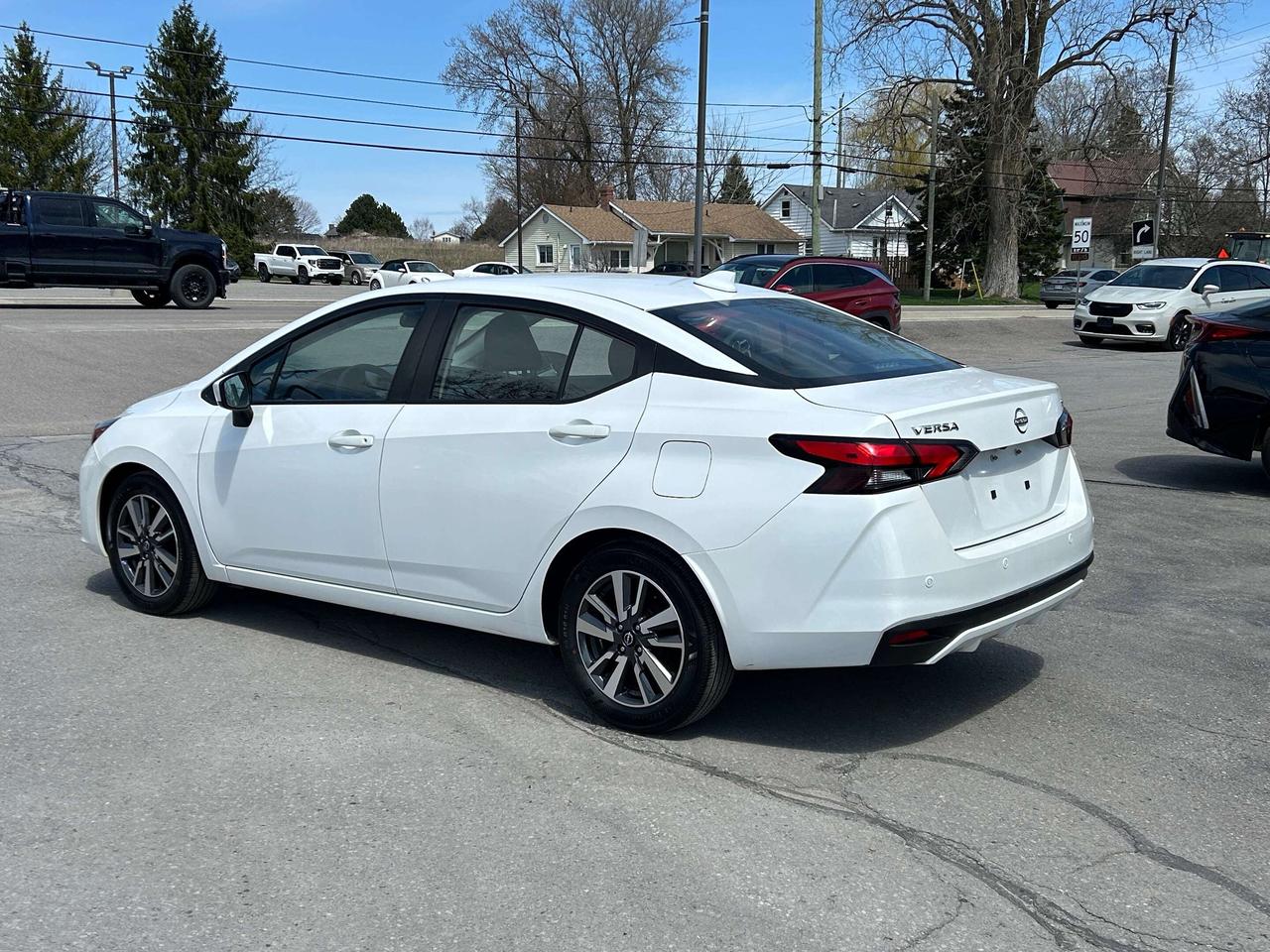 2024 Nissan Versa SV/BACK UP CAM/HEATED SEATS CALL PICTON Photo
