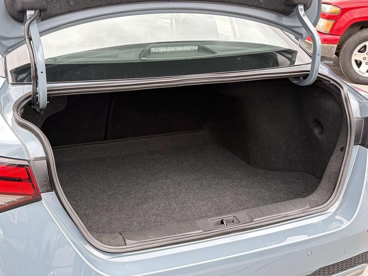 2024 Nissan Sentra SV/BACK UP CAM/HEATED SEATS CALL PICTON Photo