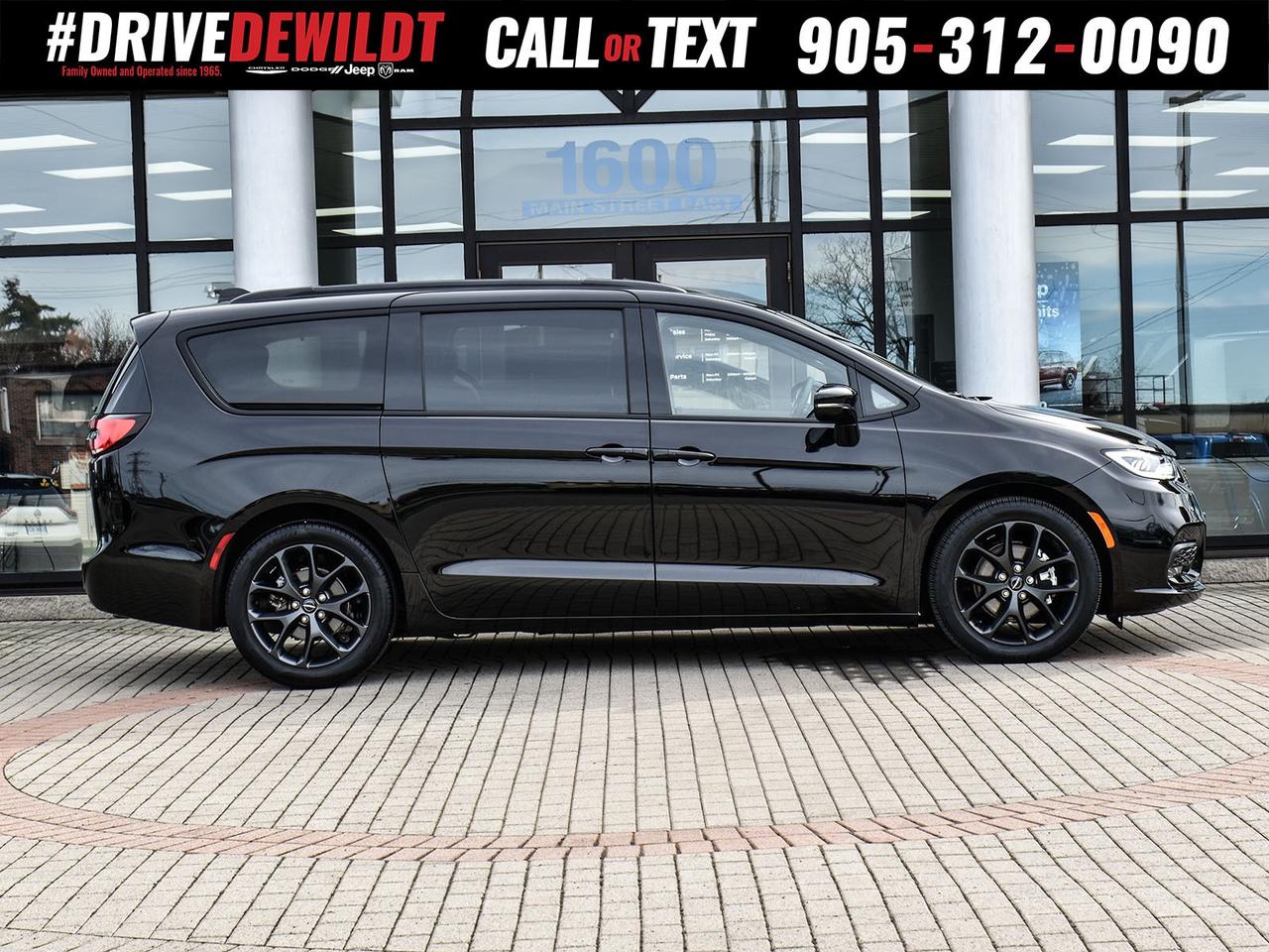 2024 Chrysler Pacifica LIMITED   PANORAMIC SUNROOF   S APPEARANCE Photo